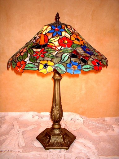 Helenas Mould Stained Glass Lamp